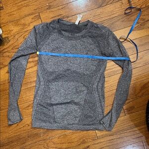 *A* Athleta long sleeve SP with thumb holes grey black
